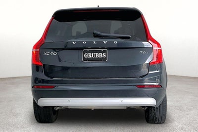 2022 Volvo XC90 T6 Momentum