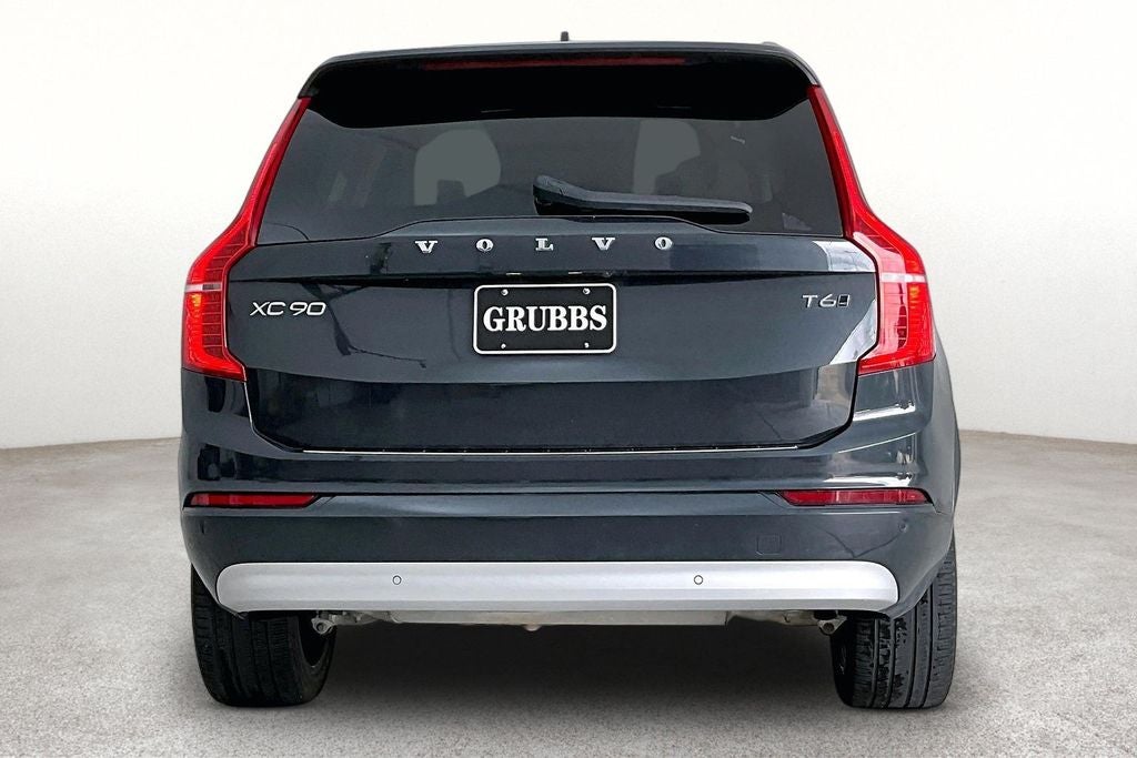 2022 Volvo XC90 T6 Momentum