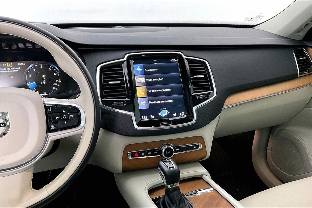 2022 Volvo XC90 T6 Momentum