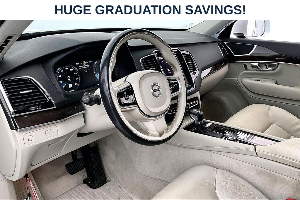 2016 Volvo XC90 T6 Momentum