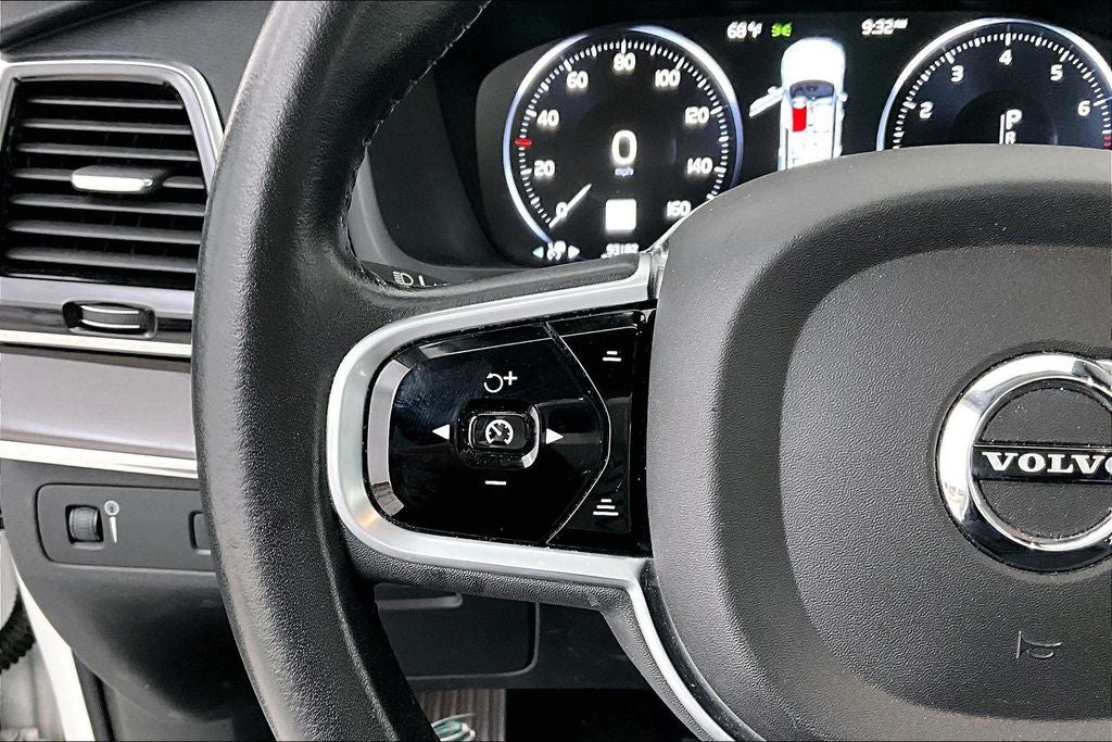 2018 Volvo XC90 T6 Momentum
