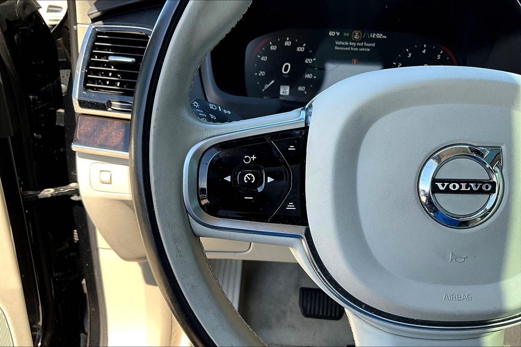 2016 Volvo XC90 T6 Momentum