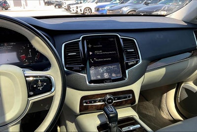 2016 Volvo XC90 T6 Momentum