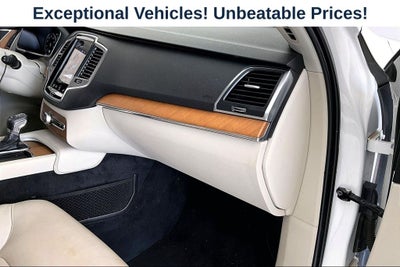 2021 Volvo XC90 T6 Momentum