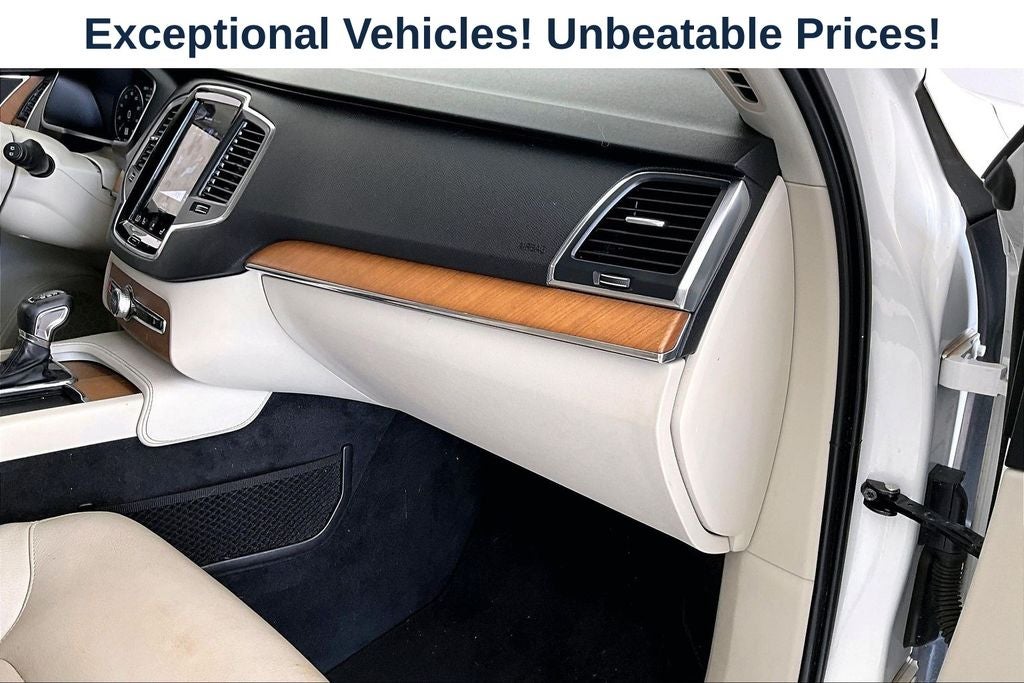 2021 Volvo XC90 T6 Momentum