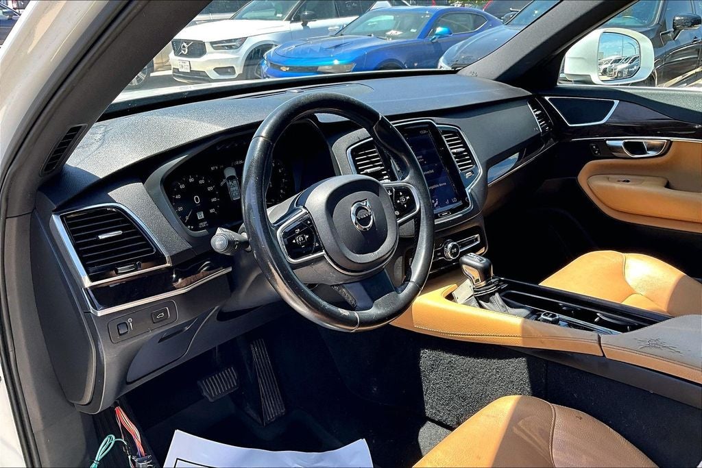 2017 Volvo XC90 T6 Momentum