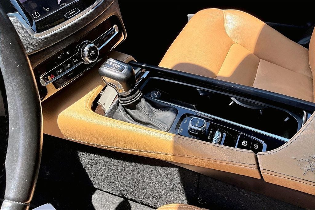 2017 Volvo XC90 T6 Momentum