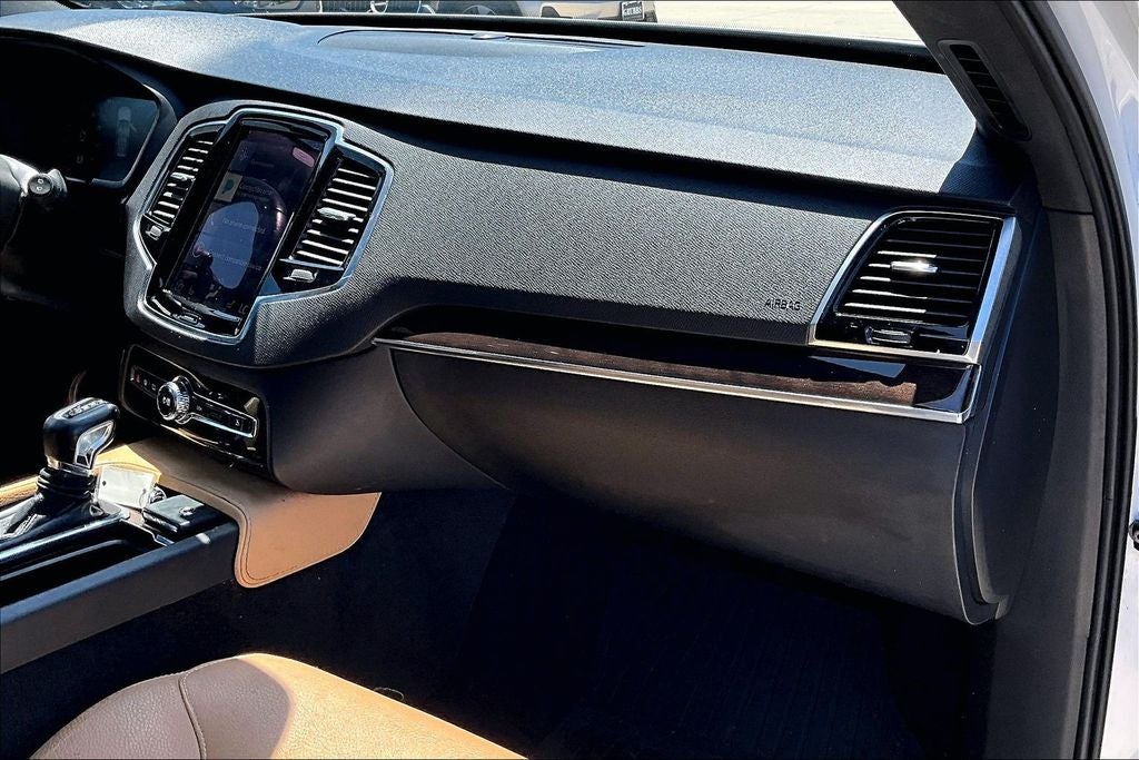 2017 Volvo XC90 T6 Momentum