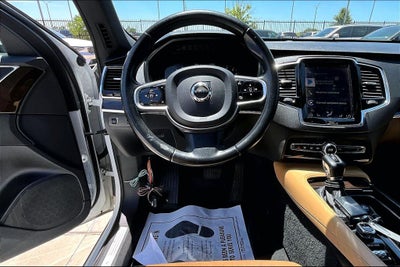 2017 Volvo XC90 T6 Momentum