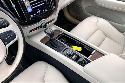 2021 Volvo XC60 T6 Momentum