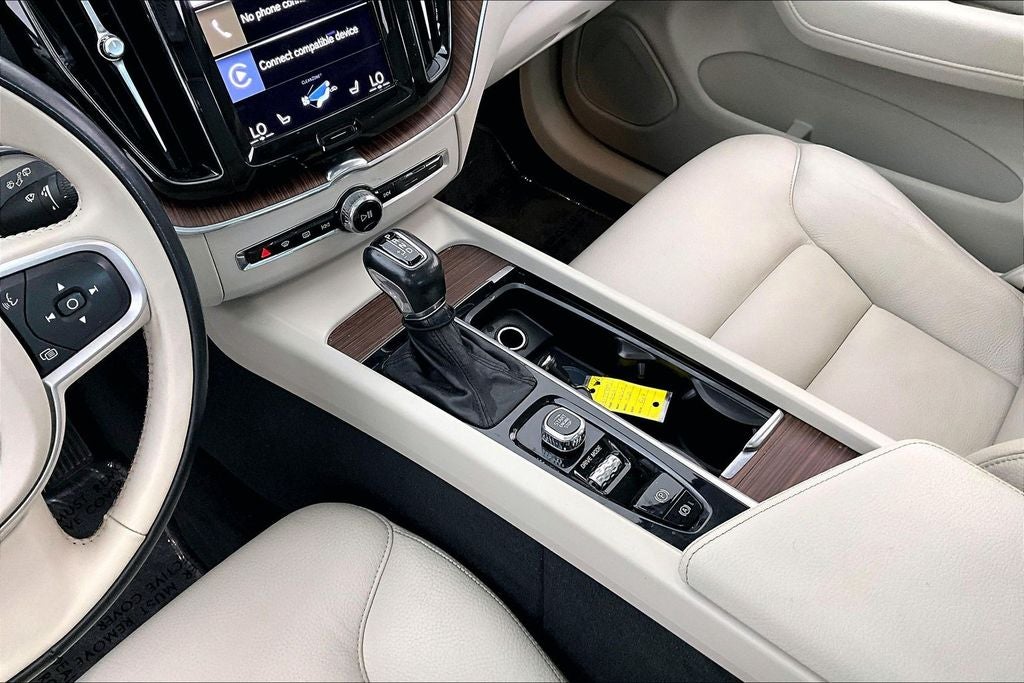 2021 Volvo XC60 T6 Momentum