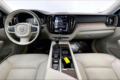 2021 Volvo XC60 T6 Momentum