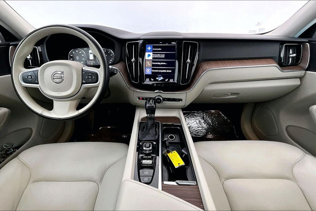 2021 Volvo XC60 T6 Momentum