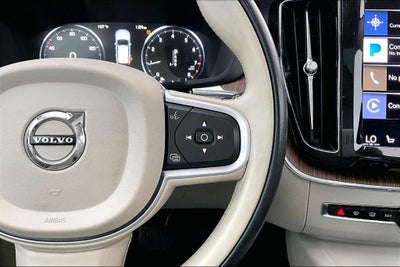 2021 Volvo XC60 T6 Momentum
