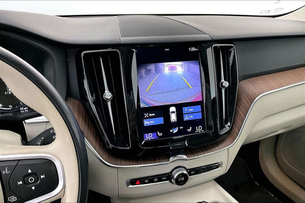 2021 Volvo XC60 T6 Momentum