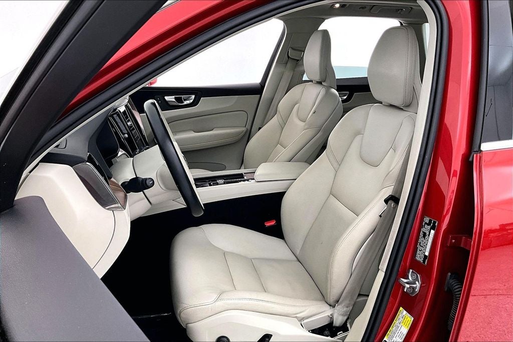 2021 Volvo XC60 T6 Momentum