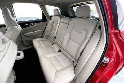 2021 Volvo XC60 T6 Momentum
