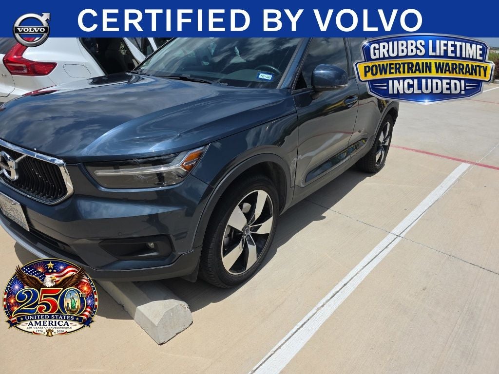 2021 Volvo XC40 Momentum
