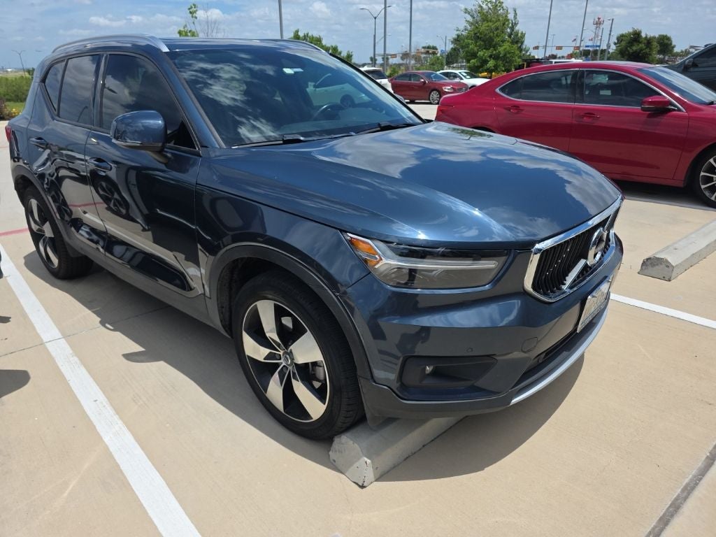 2021 Volvo XC40 Momentum