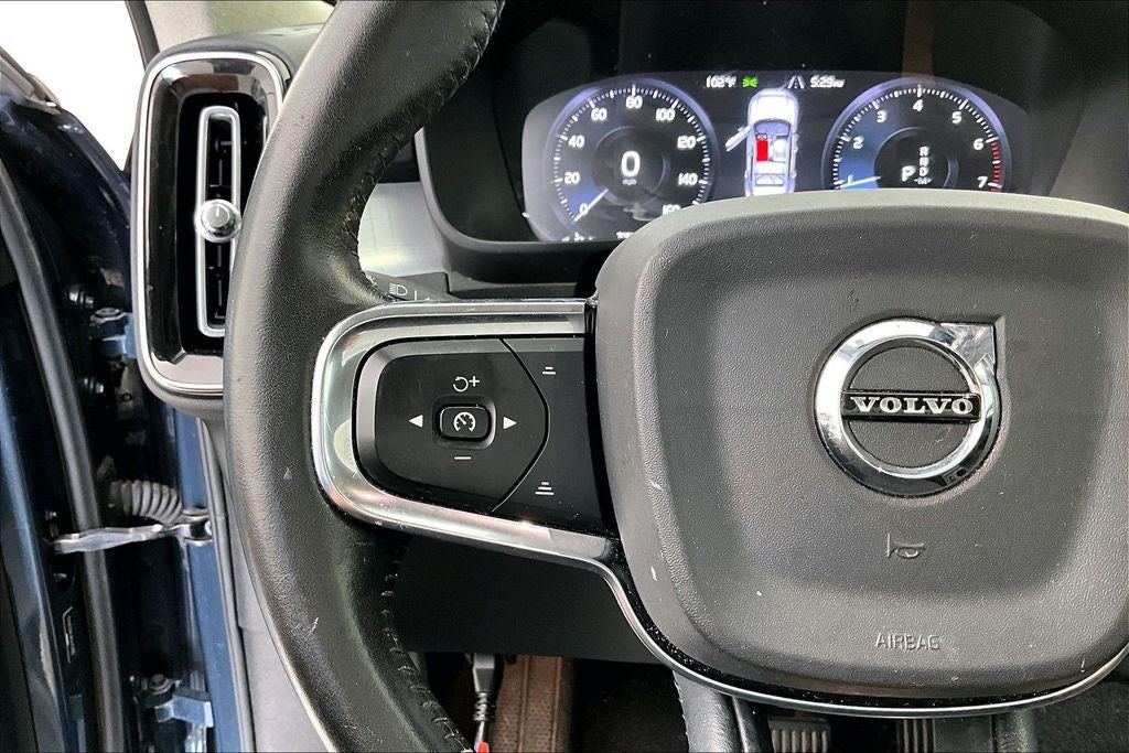 2021 Volvo XC40 Momentum