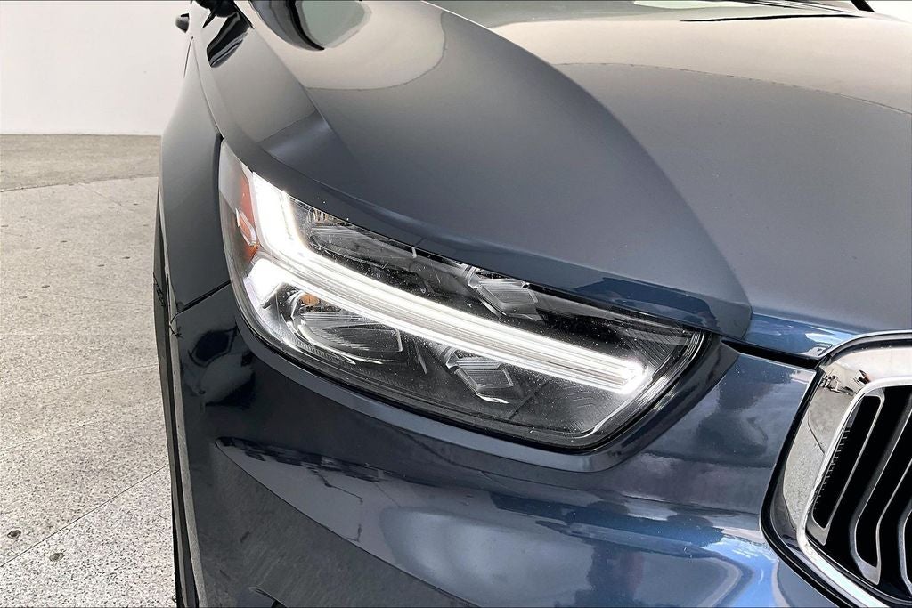 2021 Volvo XC40 Momentum