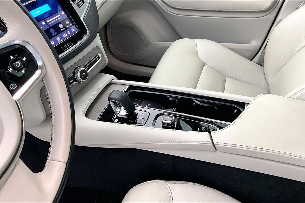 2024 Volvo XC90 Recharge Plug-In Hybrid T8 Plus Bright Theme 7 Passenger