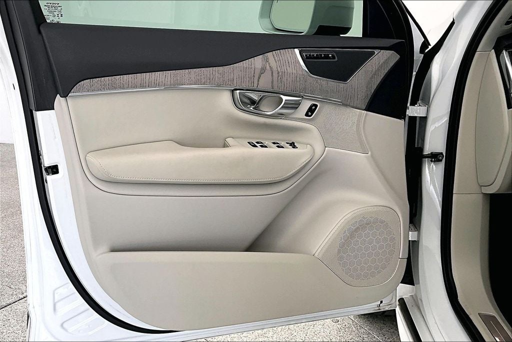 2024 Volvo XC90 Recharge Plug-In Hybrid T8 Plus Bright Theme 7 Passenger