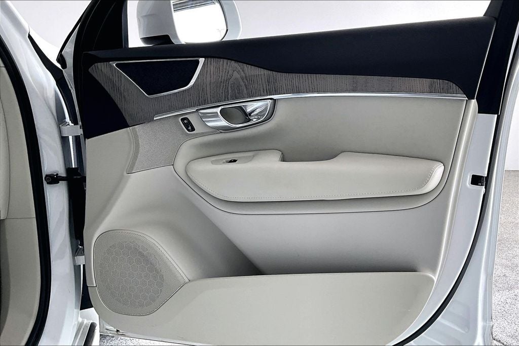 2024 Volvo XC90 Recharge Plug-In Hybrid T8 Plus Bright Theme 7 Passenger