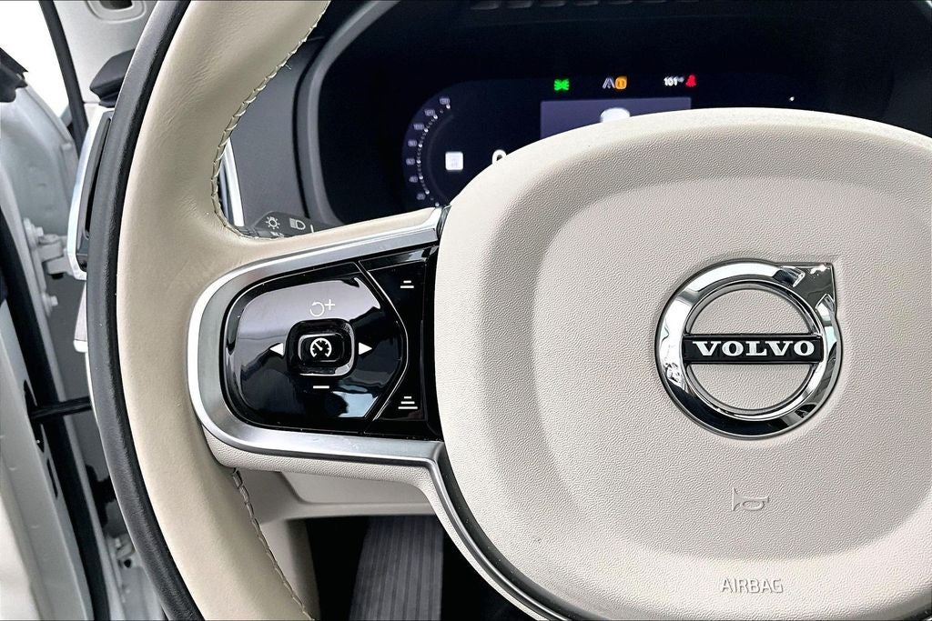 2024 Volvo XC90 Recharge Plug-In Hybrid T8 Plus Bright Theme 7 Passenger