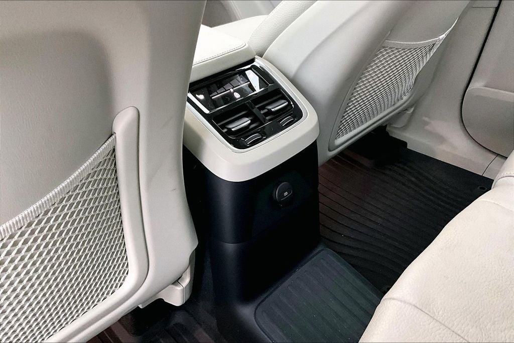 2023 Volvo XC90 Recharge Plug-In Hybrid T8 Plus Bright Theme 7 Passenger