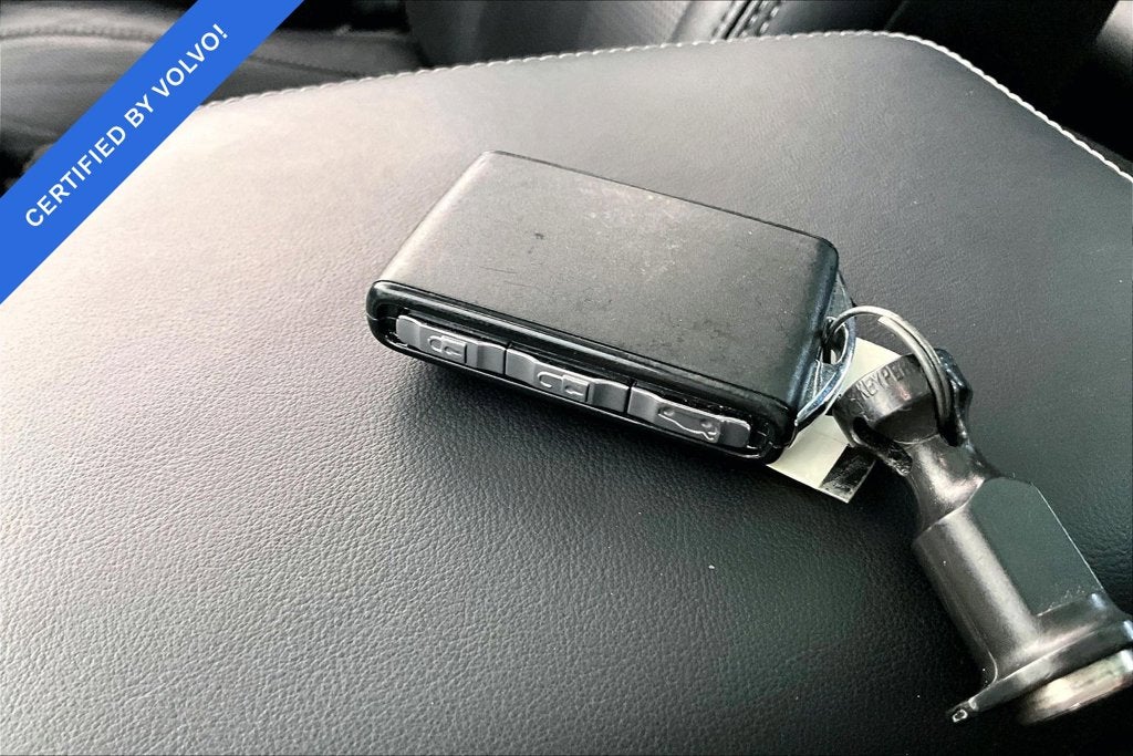 2024 Volvo XC60 Recharge Plug-In Hybrid Ultimate Black Edition