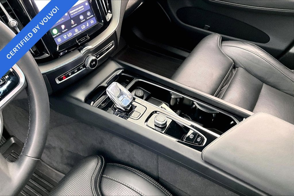 2024 Volvo XC60 Recharge Plug-In Hybrid Ultimate Black Edition