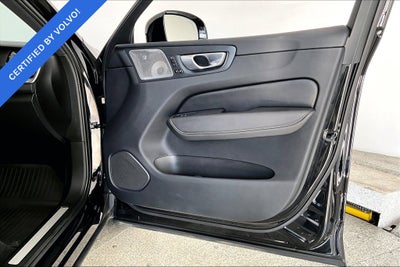2024 Volvo XC60 Recharge Plug-In Hybrid Ultimate Black Edition