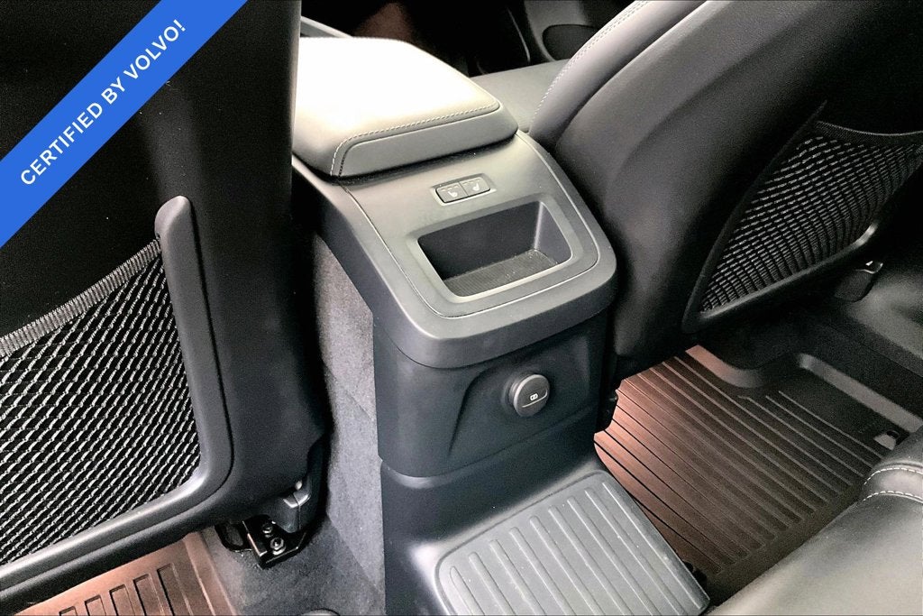 2024 Volvo XC60 Recharge Plug-In Hybrid Ultimate Black Edition