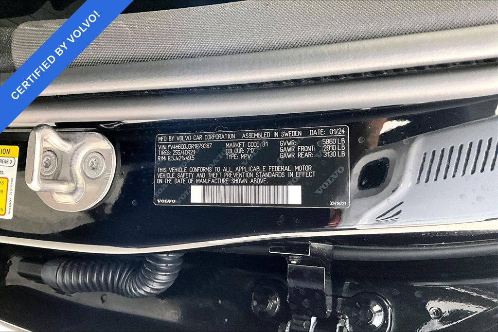 2024 Volvo XC60 Recharge Plug-In Hybrid Ultimate Black Edition