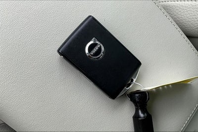 2024 Volvo XC60 Recharge Plug-In Hybrid T8 Plus Dark Theme