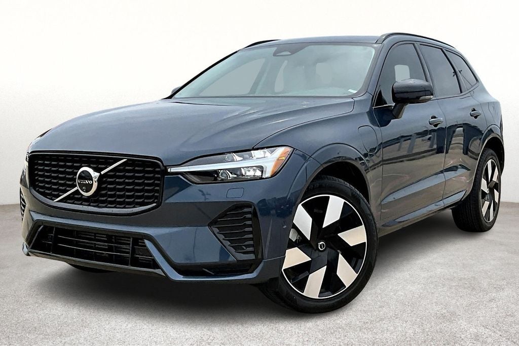 2024 Volvo XC60 Recharge Plug-In Hybrid T8 Plus Dark Theme