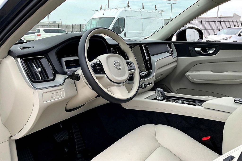 2024 Volvo XC60 Recharge Plug-In Hybrid T8 Plus Dark Theme