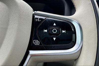 2024 Volvo XC60 Recharge Plug-In Hybrid T8 Plus Dark Theme
