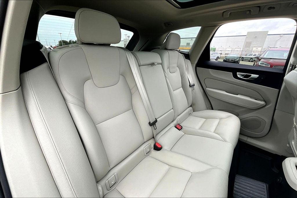 2024 Volvo XC60 Recharge Plug-In Hybrid T8 Plus Dark Theme