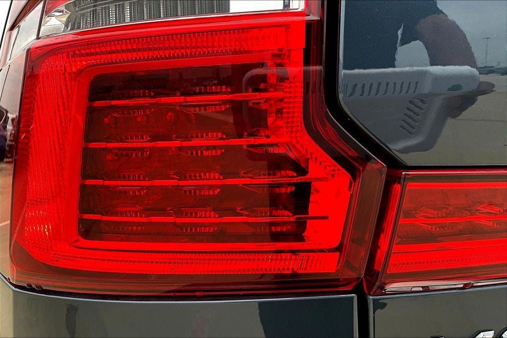 2024 Volvo XC60 Recharge Plug-In Hybrid T8 Plus Dark Theme