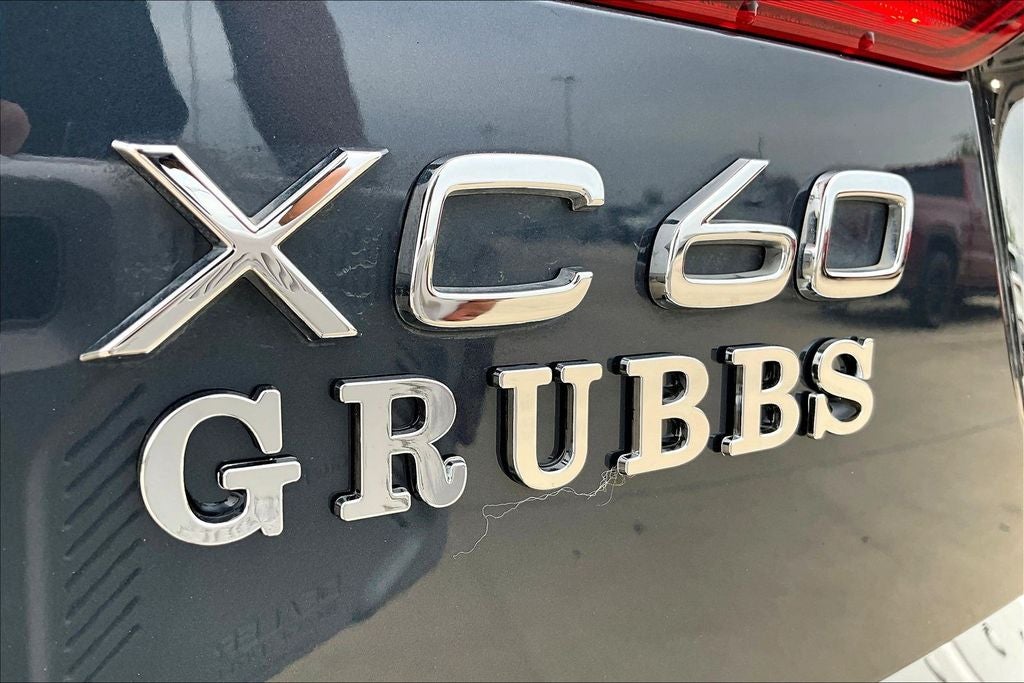 2024 Volvo XC60 Recharge Plug-In Hybrid T8 Plus Dark Theme