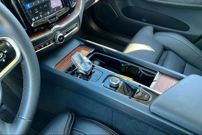 2024 Volvo XC60 Recharge Plug-In Hybrid Ultimate