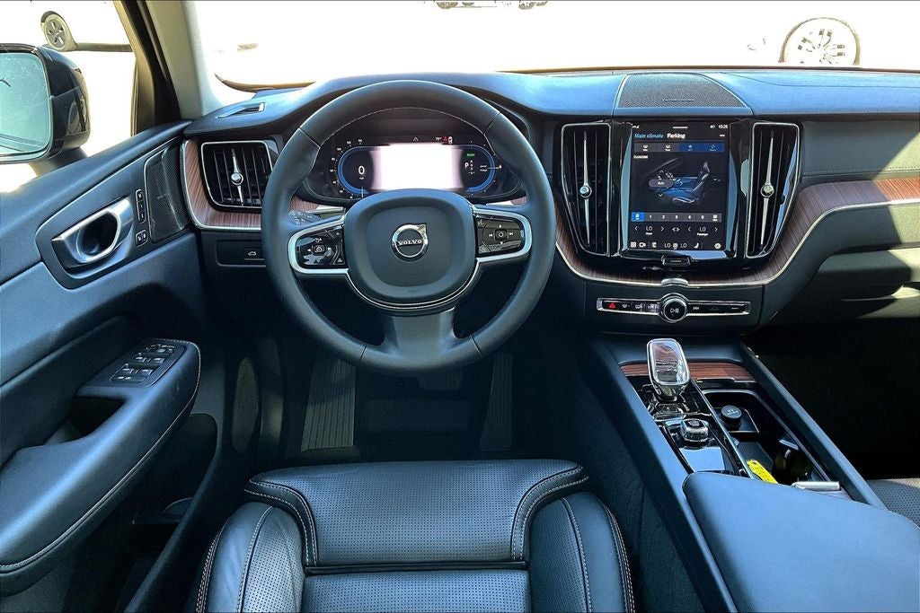 2024 Volvo XC60 Recharge Plug-In Hybrid Ultimate