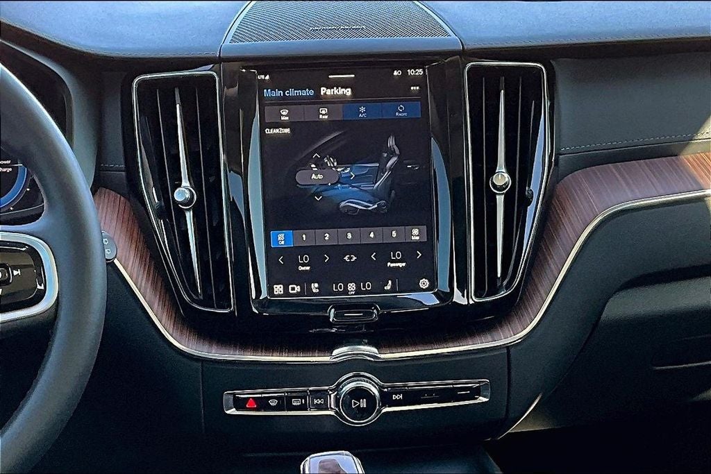 2024 Volvo XC60 Recharge Plug-In Hybrid Ultimate