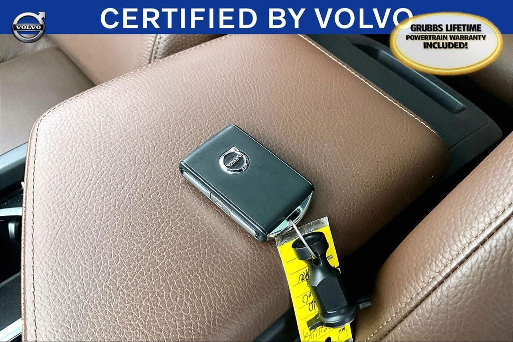 2022 Volvo XC60 Recharge Plug-In Hybrid T8 Inscription Expression