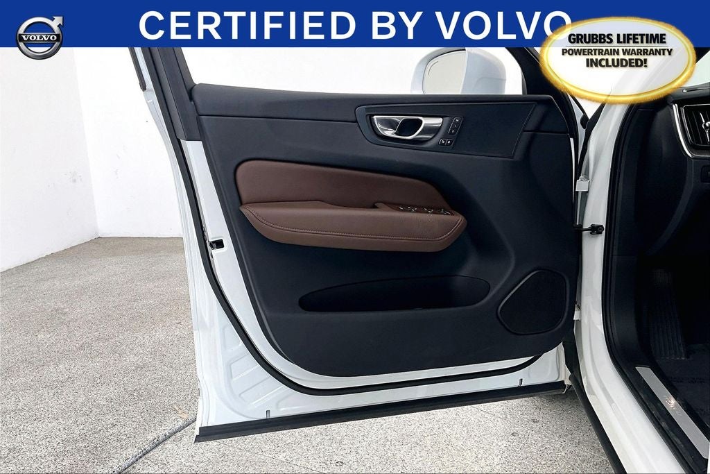 2022 Volvo XC60 Recharge Plug-In Hybrid T8 Inscription Expression