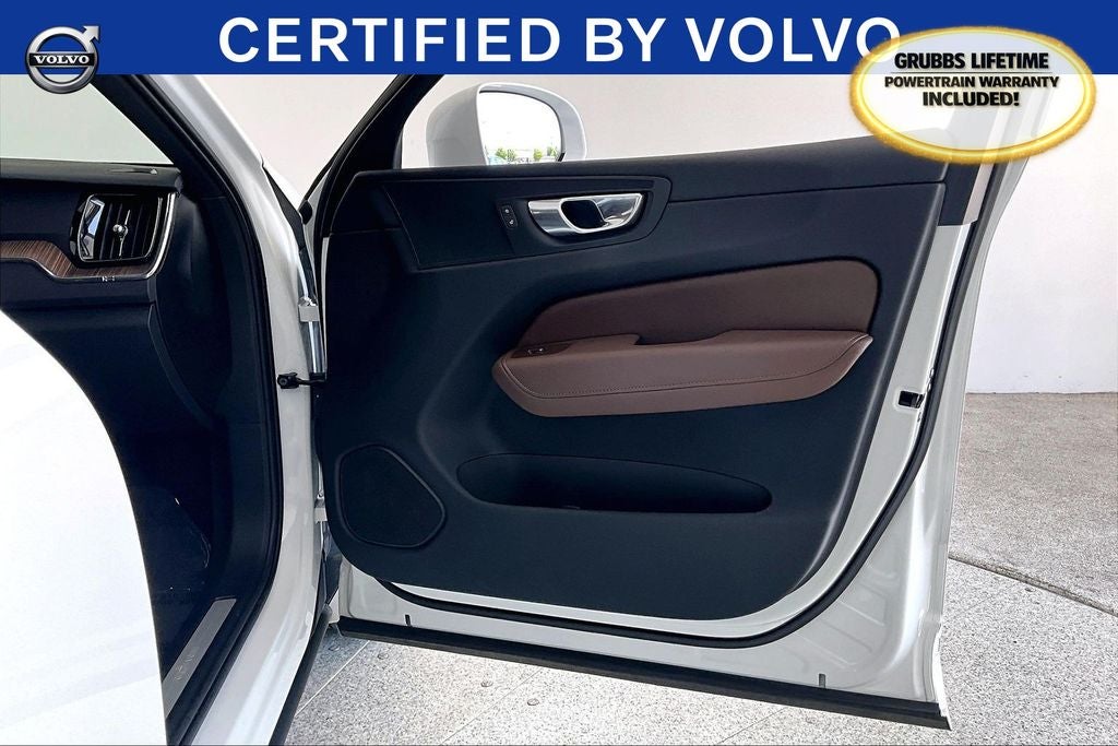 2022 Volvo XC60 Recharge Plug-In Hybrid T8 Inscription Expression