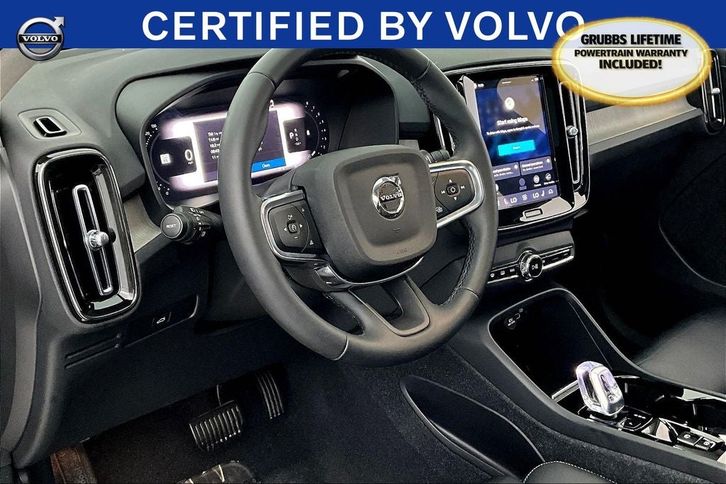 2023 Volvo XC40 B4 Plus Bright Theme