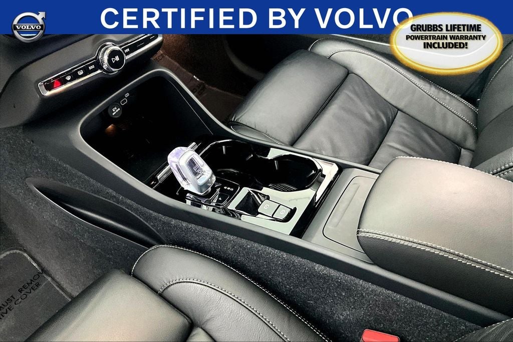 2023 Volvo XC40 B4 Plus Bright Theme